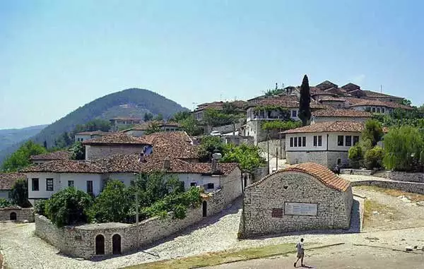 3. Снимка на Албания - страна на орли