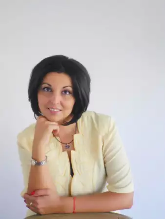 1. Снимка на Лили Барутчиева - психолог , психотерапевт