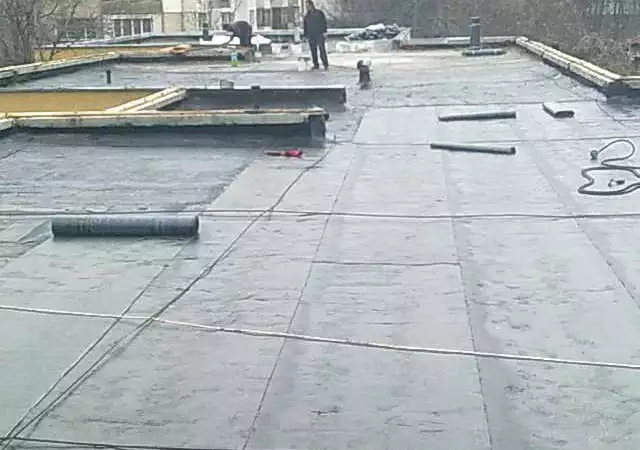 2. Снимка на ремонт на покриви