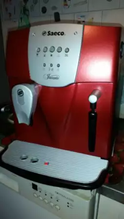 1. Снимка на Продавам домашна кафе машина Saeco Incanto Red, Black, Si