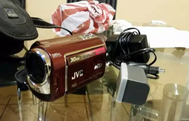 1. Снимка на JVC камера GZ - MG330RE и подаръци, 30GB HDD, 35x оптично увел