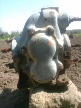 1. Снимка на Маслена помпа от маслозаправчик ГАЗ - 51 .