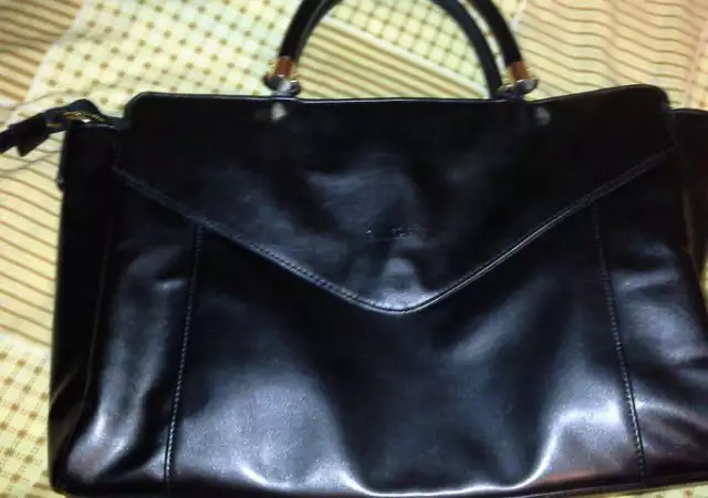 2. Снимка на Дамска чанта от естествена кожа