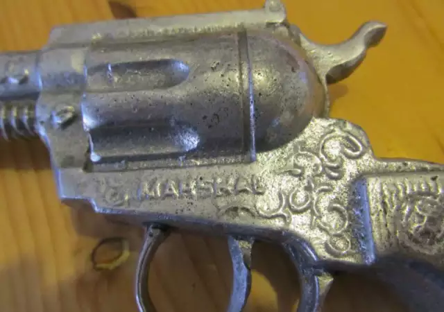 стар пистолет Marshal antique Schrodel, Made in GERMANY крас
