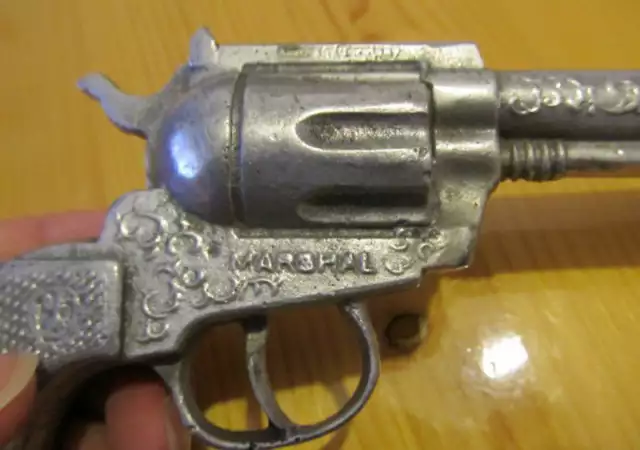 5. Снимка на стар пистолет Marshal antique Schrodel, Made in GERMANY крас
