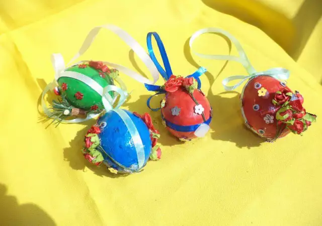 9. Снимка на Украси, бои и яйца за великденските празници