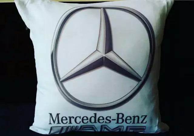 1. Снимка на Възглавница Mercedes - Benz AMG