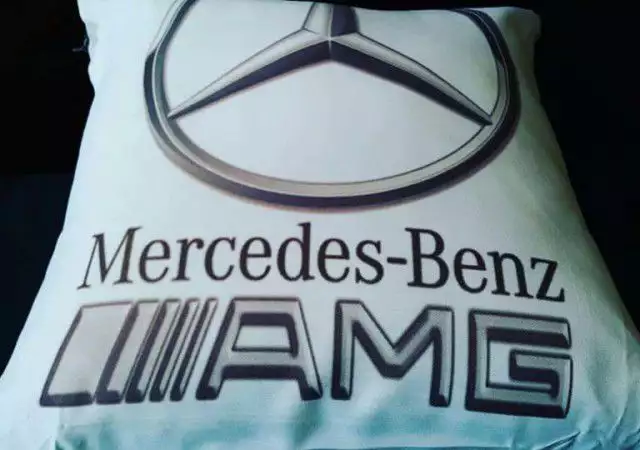 2. Снимка на Възглавница Mercedes - Benz AMG