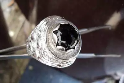 3. Снимка на модел 310 Изработен от масивно сребро Мъжки пръстен с 1 бр