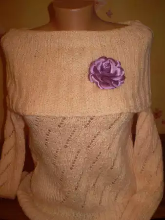 3. Снимка на ръчно плетени блузи и шалове