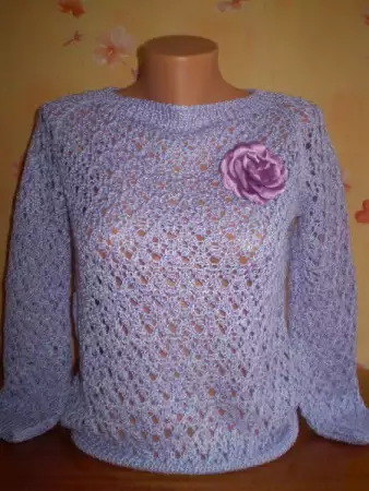 5. Снимка на ръчно плетени блузи и шалове