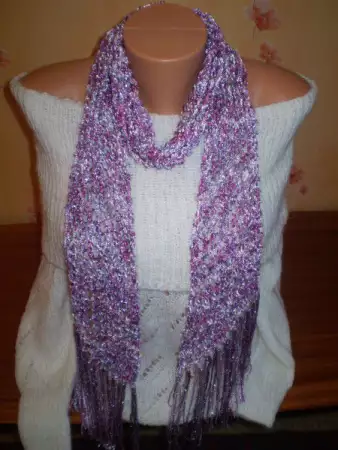 9. Снимка на ръчно плетени блузи и шалове