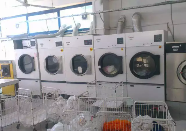 1. Снимка на Продава се обществена пералня в Хасково