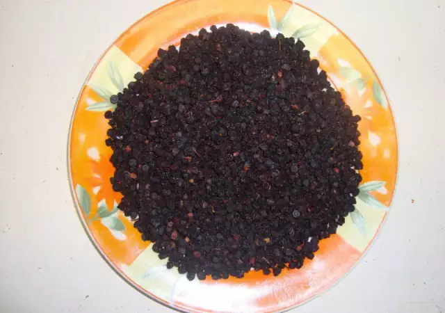 1. Снимка на Продавам сушена черна балканска боровинка