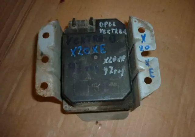 1. Снимка на моторче круиз контрол за опел вектра б 2, 0 бен, 136кс, 97год, 