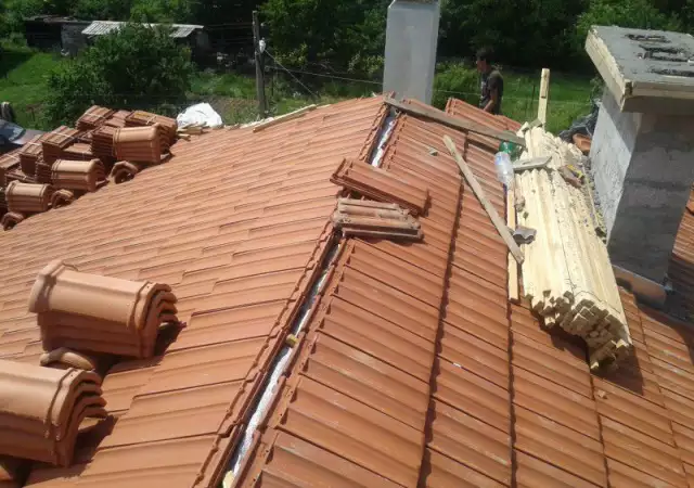 6. Снимка на строителни услуги ремонт покриви Пазарджик