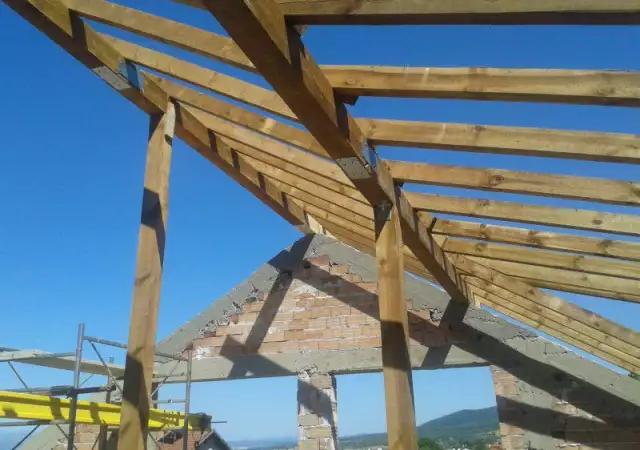 7. Снимка на строителни услуги ремонт покриви Пазарджик