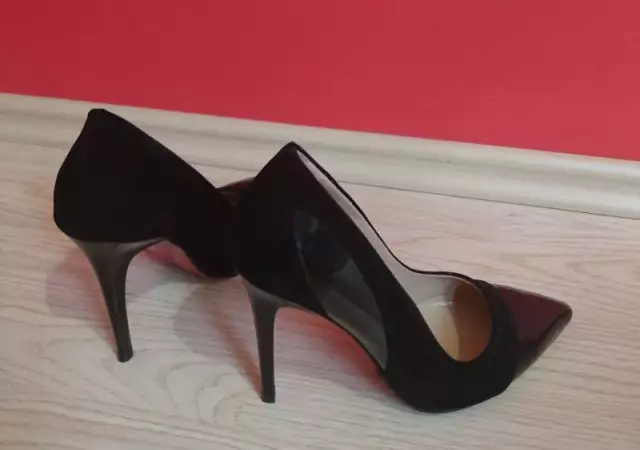 10. Снимка на Продавам дамски черни обувки на висок ток