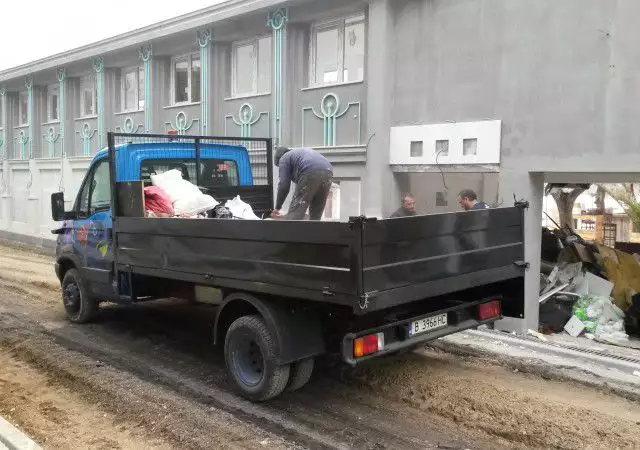 Транспортни услуги Варна - САМОСВАЛ 4т. изхвърляне на отпадъци