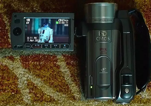 5. Снимка на НОВА FULL HD Видеокамера Canon HG20 60GB Mic - in