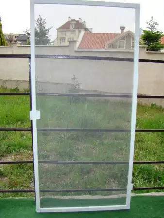 1. Снимка на комарници за прозорци и врати