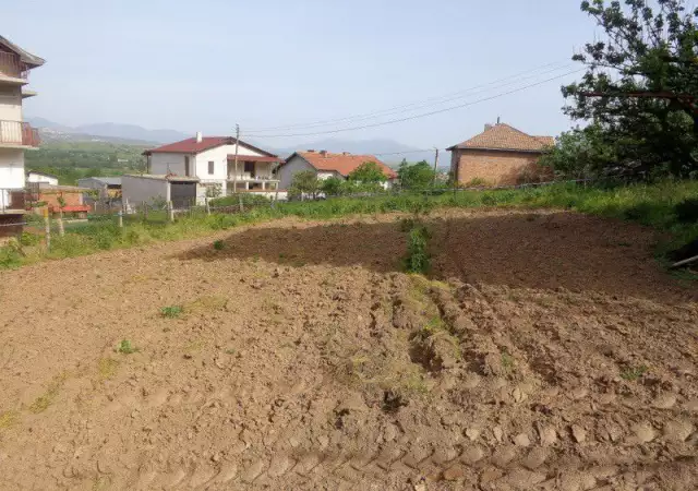 Двуетажна къща в с. Лебница, близо до Сандански