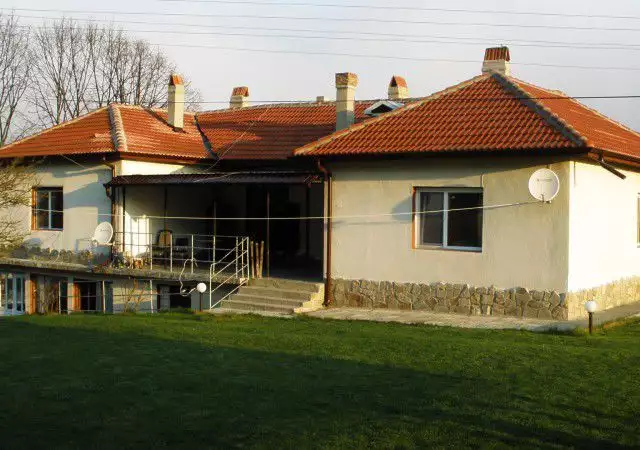 къща на два етажа до язовир Цонево, село Аспарухово