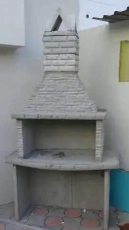 6. Снимка на Градинско барбекю и градинска чешма от бетон