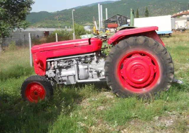 Продавам селскостопанска техника - трактор