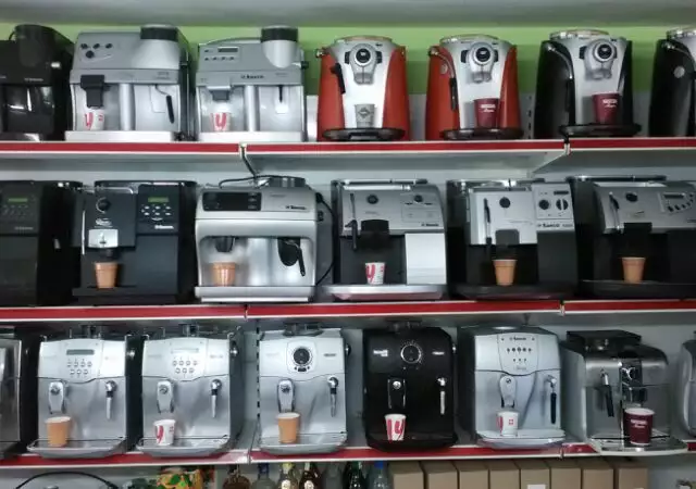 1. Снимка на Италиански и швейцарски напълно автоматични кафемашини