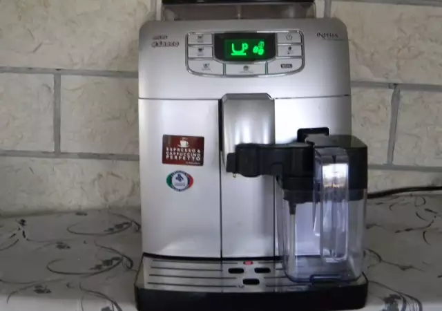 9. Снимка на Италиански и швейцарски напълно автоматични кафемашини