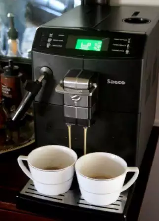 10. Снимка на Италиански и швейцарски напълно автоматични кафемашини