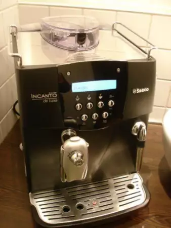 13. Снимка на Италиански и швейцарски напълно автоматични кафемашини
