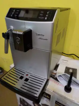 Само супер автоматичната машина за еспресо Saeco Minuto