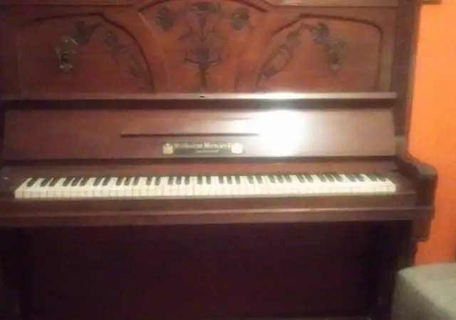 Продава австрийско старо пианоWilhelm Menzel