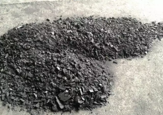 2. Снимка на продавам дървени въглища трето качество