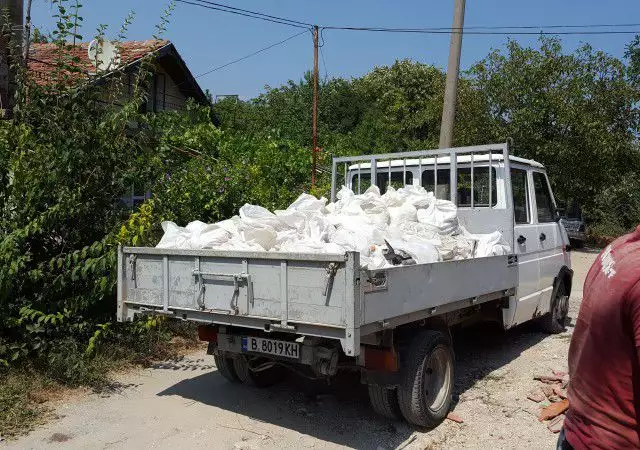 1. Снимка на Извозване на строителни отпадъци