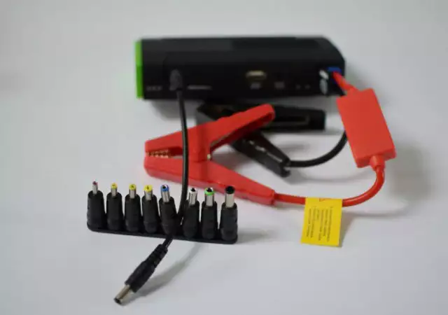 1. Снимка на Стартерно зарядно устройство за автомобили и телефони, бустер