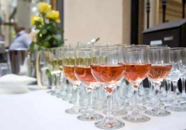 1. Снимка на Луксозни чаши и стилни бар маси под наем от НОВА Кетъринг