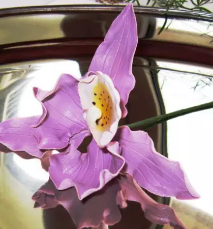 3. Снимка на НОВА Кетъринг, прекрасни захарни цветя от фондан