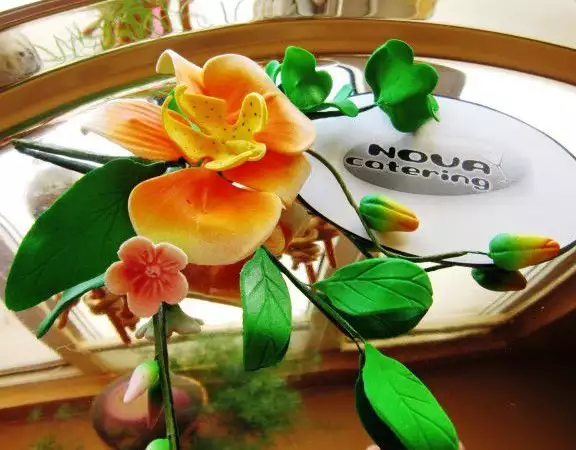 7. Снимка на НОВА Кетъринг, прекрасни захарни цветя от фондан