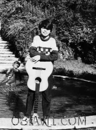 37. Снимка на Уроци по китара за малки и големи, деца и възрастни.