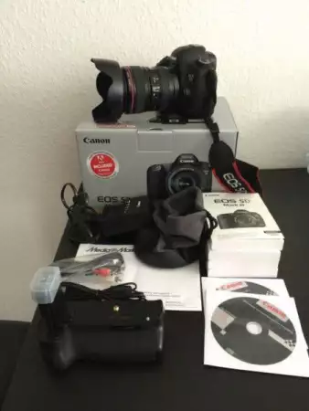 Canon EOS 5D Марк III DSLR фотоапарат с 24 - 105mm обектив