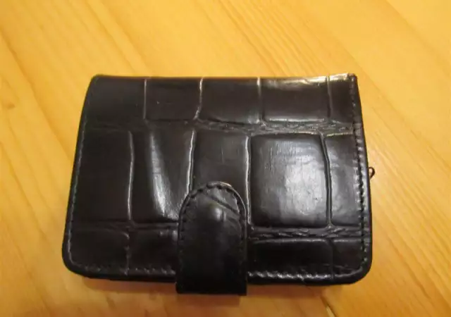 1. Снимка на Красиво черно портмоне от дебела телешка кожа с много делени