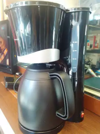 1. Снимка на Кафе машина с Термо кана - термос