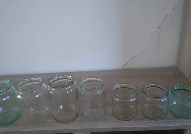 Продавам стъклени буркани различни видове