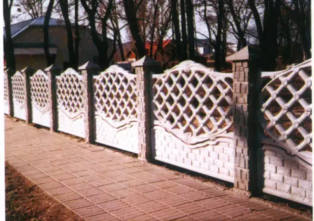 8. Снимка на Бетонова релефна сглобяема ограда от армирани панели акция