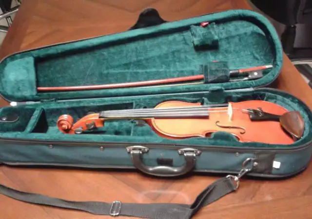 Цигулка Кремона 3 - 4 в перфектно състояние в нов калъф