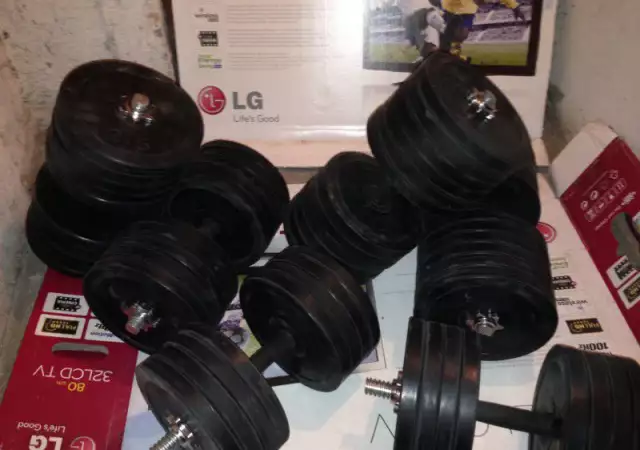 9. Снимка на 1.80 кг. тежестиНови Дъмбели гири с гумирани тежести дъмбел