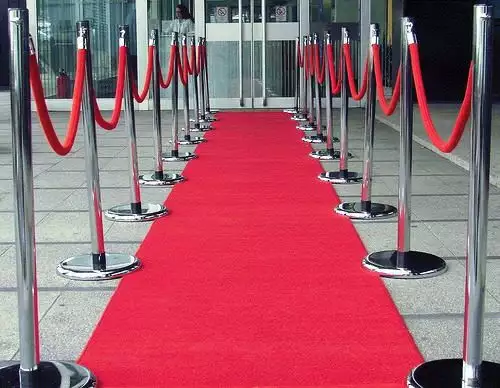 Червен килим под наем от НОВА Кетъринг за Вашето събитие